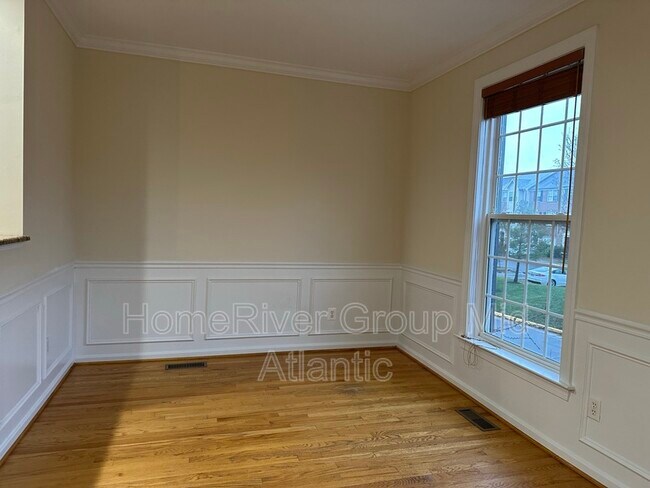 Foto del edificio - 5530 Sacramento Mews Pl
