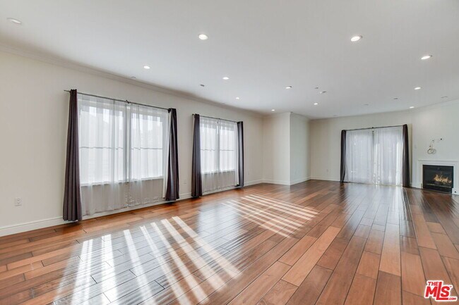 Building Photo - 918 S Wooster St