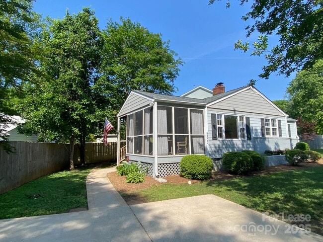 Building Photo - 5300 Buckingham Dr