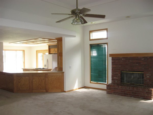 Building Photo - 111 E Marie Dr
