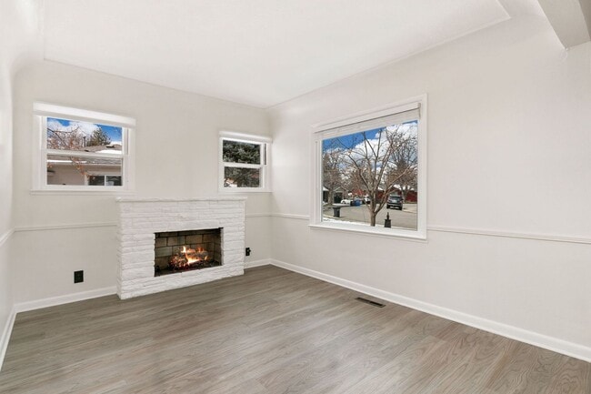 Building Photo - Charming Lake Loveland Ranch - Cozy Comfort & Unbeatable Location!