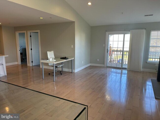 Building Photo - 9 Wagon Wheel Rd