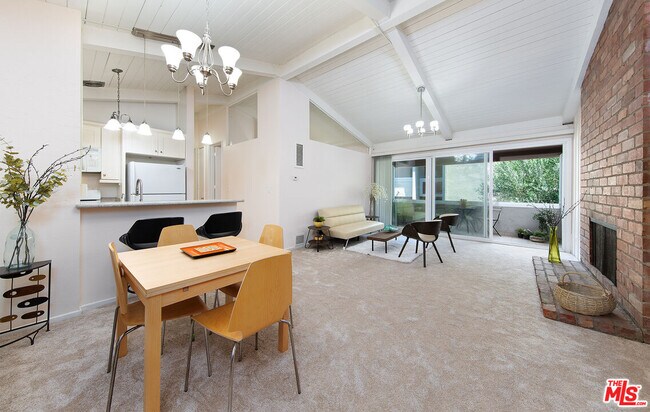 Building Photo - 6505 Green Valley Cir