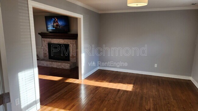 Foto del edificio - 2018 Cambridge Dr