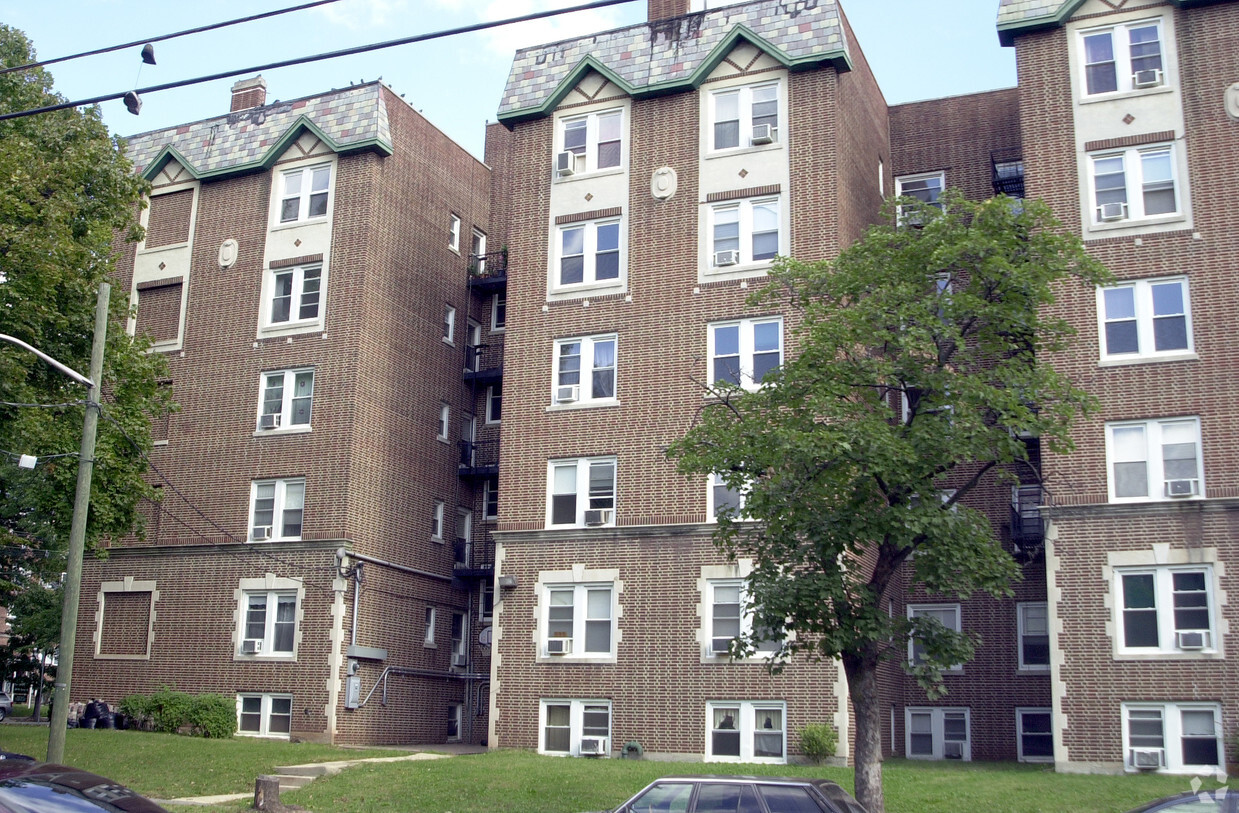 Building Photo - Royal Park Apartments