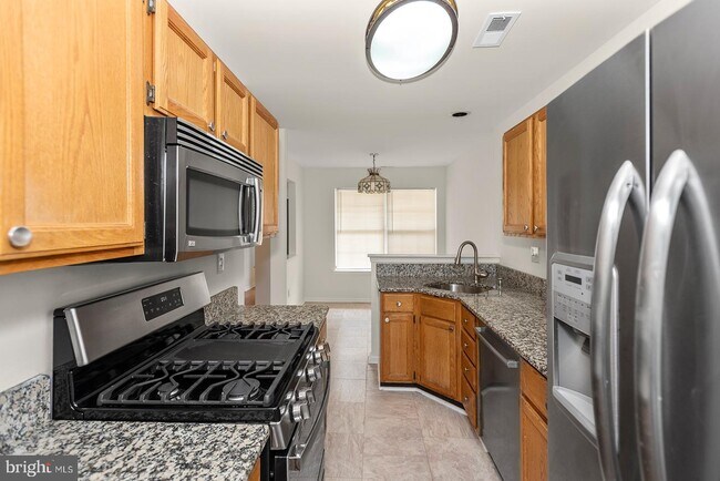 Building Photo - 2504 Lynbrooke Dr