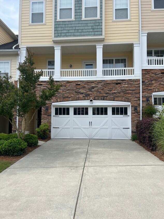 Two car garage - 112 Inlet Point Dr