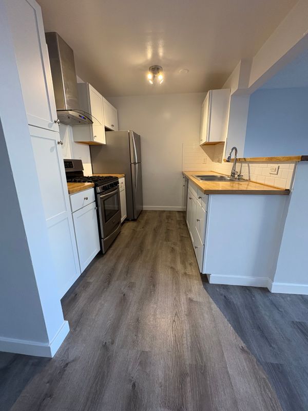 Foto del edificio - 24311 Santa Clara Ave