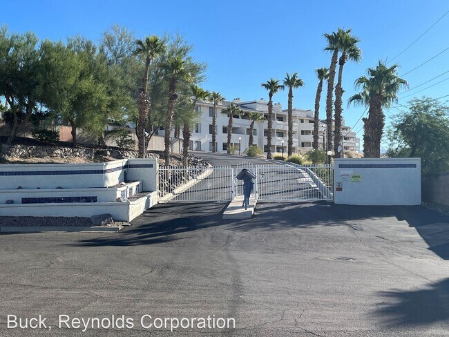 Foto del edificio - 1 br, 1 bath House - 2022 Merrill Ln. #13B