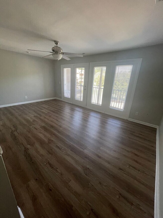 Foto del edificio - Must see this adorable 2 Bedroom, 2 bath condo on the 2nd floor in the RoseCroft community
