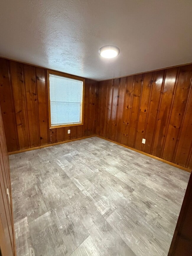 Building Photo - Newly Remodeled one bedroom house