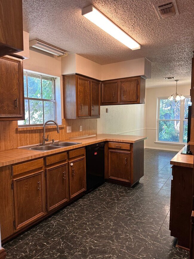 Foto del edificio - 3 Bedroom 2 Bath 2 Car Garage in Arlington - Excellent Location