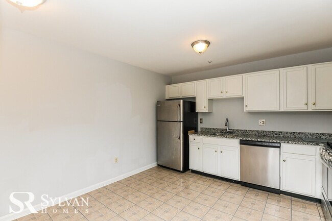 Building Photo - Charming 3BR, 2.5BA home is ready for you