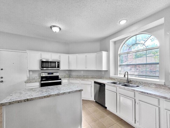 Building Photo - 909 Madera Dr