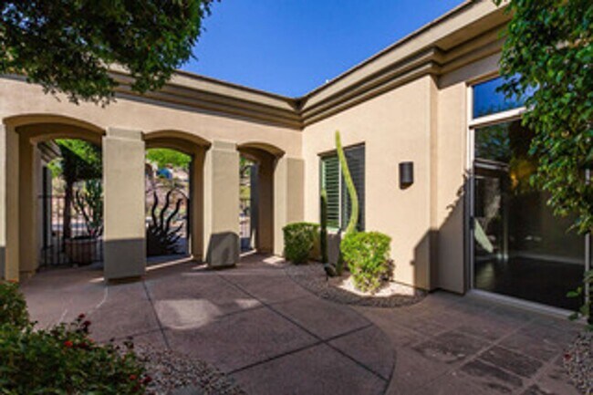 Foto del edificio - 5 Bedroom spectacular home in McDowell Mou...