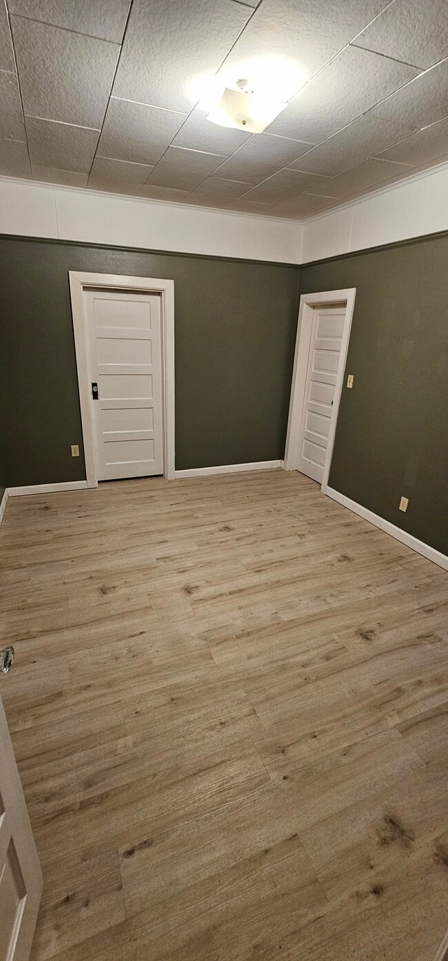 Building Photo - 265 W Main St