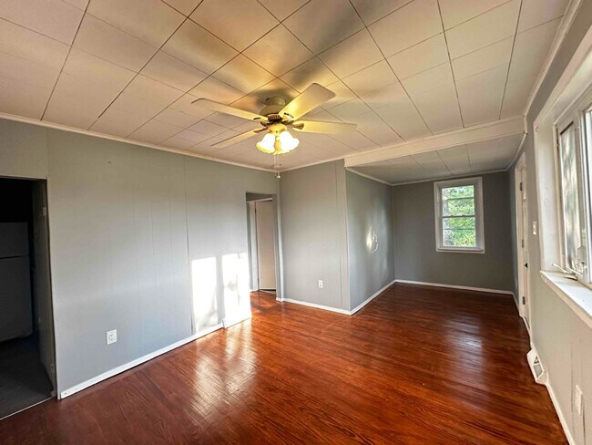 Building Photo - 226 S Tuckahoe Rd