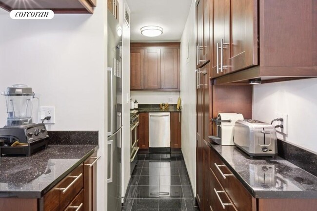 Foto del edificio - 35-41 E 38th St