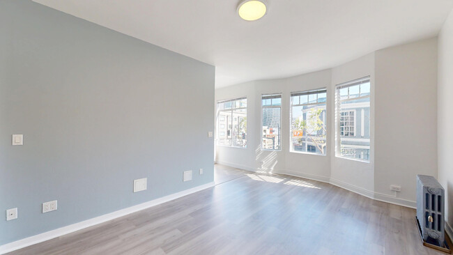 Building Photo - 812 Eddy St