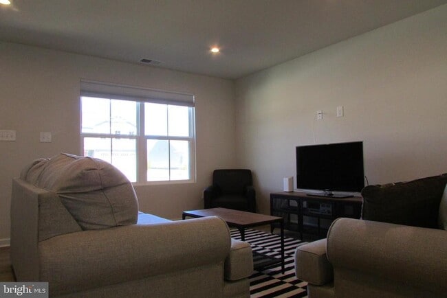 Building Photo - 30155 Creekview Cir