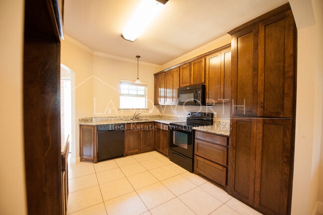 Foto del edificio - 3 bed 2 bath Beautiful Property