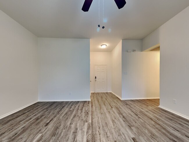 Building Photo - 533 Asbury Dr
