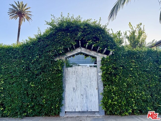 Foto del edificio - 2701 S Harcourt Ave