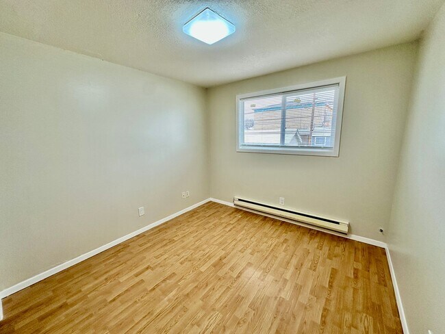 Building Photo - 507 E Glass Ave