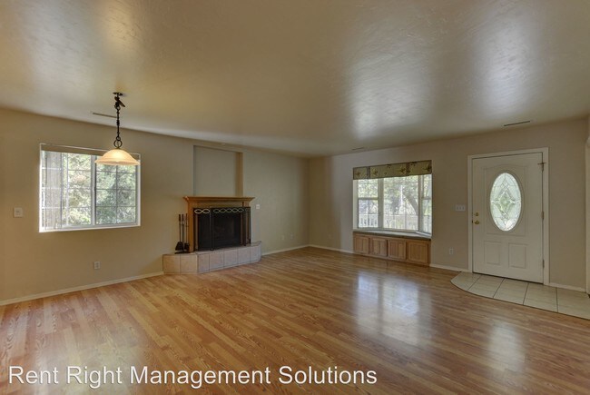 Building Photo - 2 br, 2 bath House - 4610 E. Joan Drive