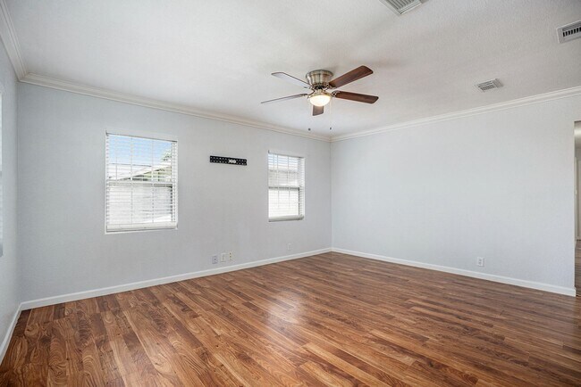 Foto del edificio - 6709 Fairway Dr