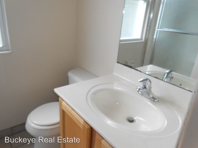 Building Photo - 5 br, 2 bath House - 123 E. Lane Ave.
