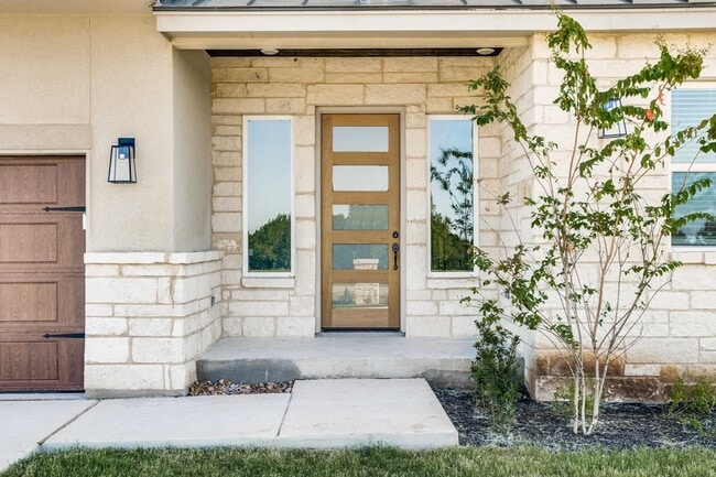 Building Photo - 2916 Hi Messa