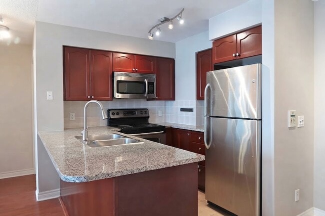 Building Photo - 51 Lower Simcoe St