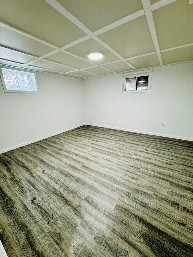 Building Photo - 3 bedroom (with bonus room) 1.5 bathroom