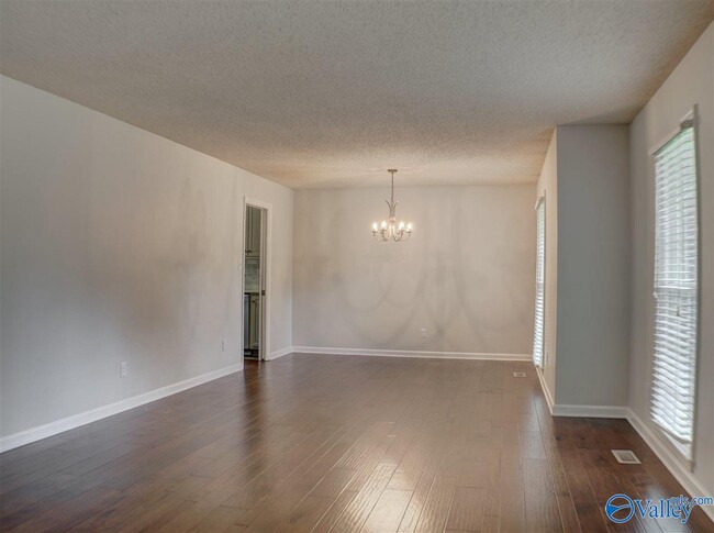 Building Photo - 812 Ashwood Dr