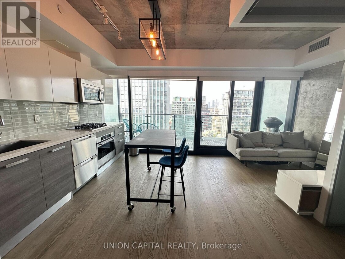 Photo principale - 2906-224-2224 King St W