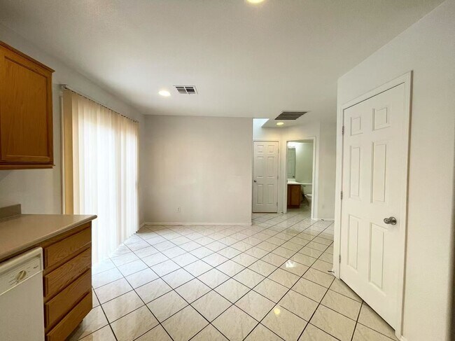 Foto del edificio - The cozy home is located in the Silverado ...