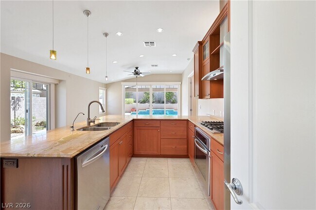 Foto del edificio - 9001 Crimson Clover Way