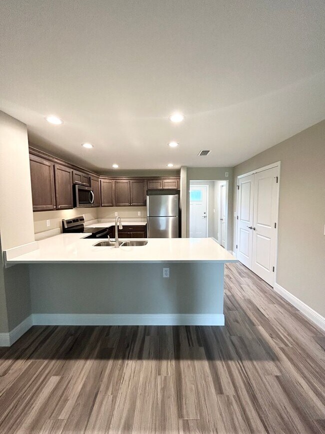 Building Photo - Gorgeous 3/2 Spacious Home with a 2 Car Garage in Eustis - Florida!