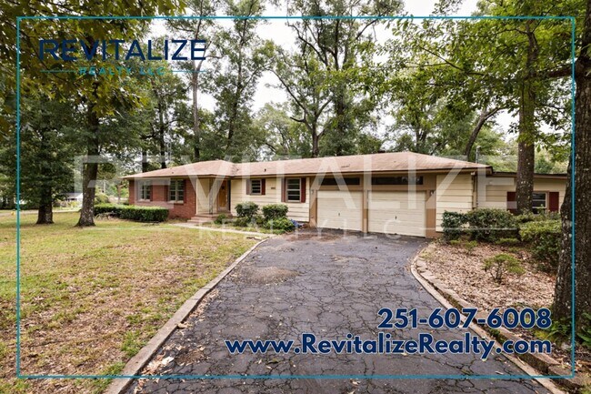 Building Photo - PRICE IMPROVEMENT! Spacious 3 Bed/2 Bath H...