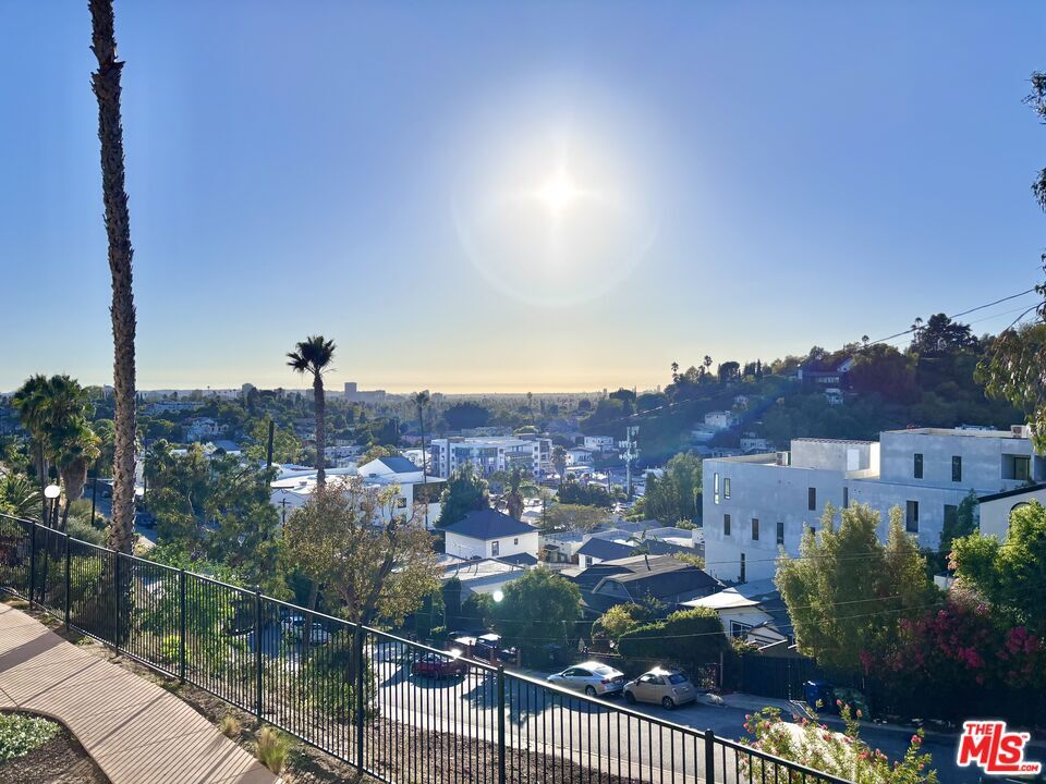 Foto principal - 1800 N Alvarado St