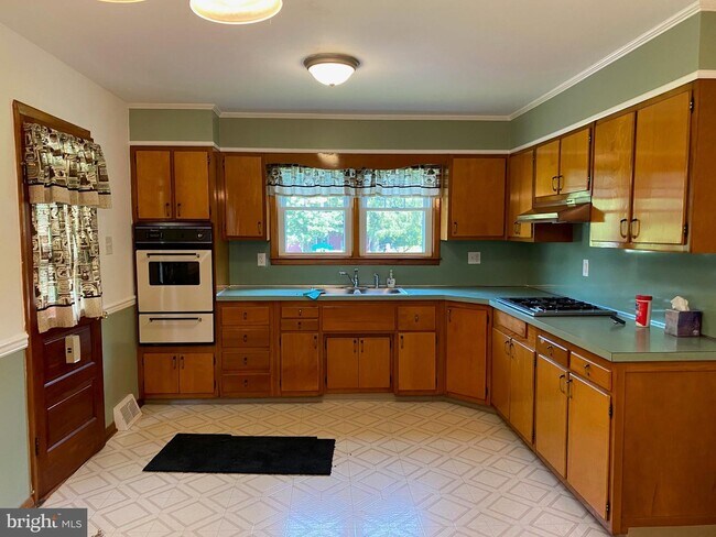 Building Photo - 1534 Chestnut Ridge Rd