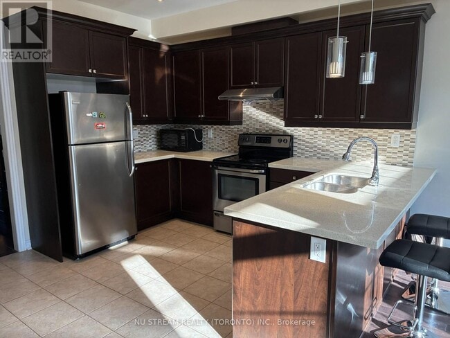 Building Photo - 300 Delray Dr