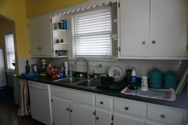 Foto del edificio - 619 S Rotherwood Ave