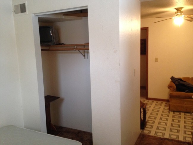 Foto del edificio - 408 N Mandan St