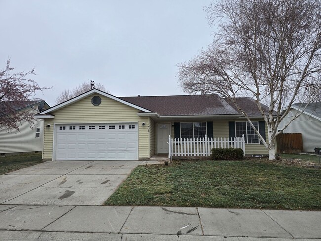 Building Photo - Freshly Updated 3 Bed | 2 Bath Home with Sunroom & Fenced Yard – Twin Falls