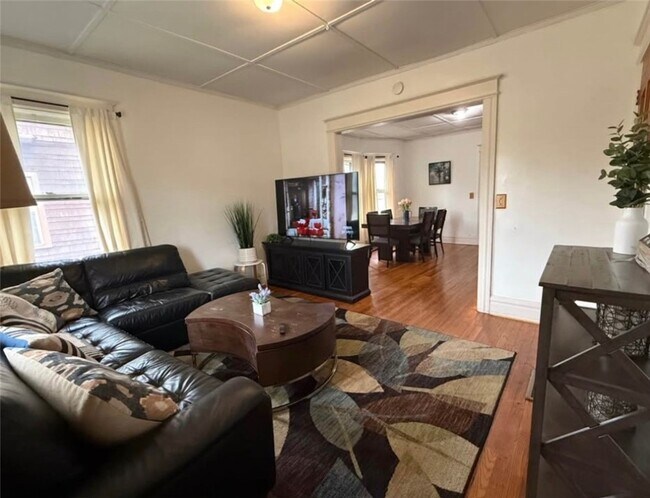 Foto del edificio - 948 Monroe Ave