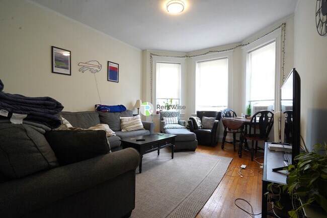 Building Photo - 42 Strathmore Rd