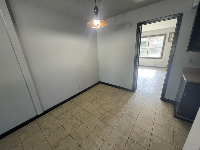 Building Photo - 111-2 Fairweight-