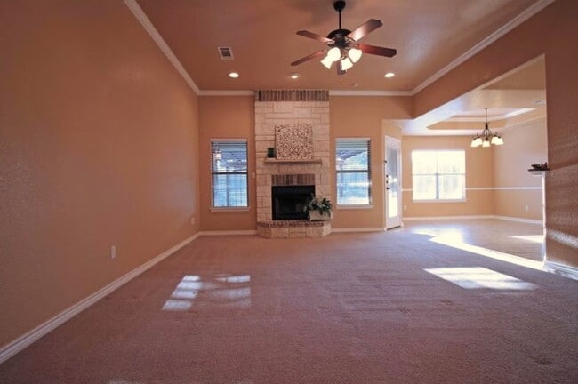 Foto del edificio - AVAILABLE NOW!